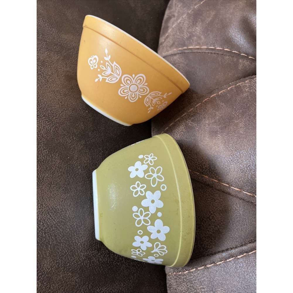 SET 2 PYREX BOWLS Crazy Daisy Spring Blossoms & Gold Butterfly Mixing Bowls Vtg